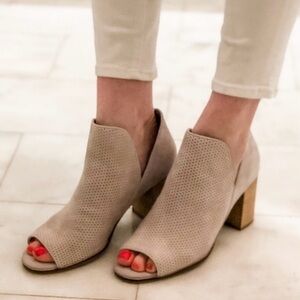 Cole Haan Shiloh Perforated Leather Open Toe
Shoe Boot Blush Size 9